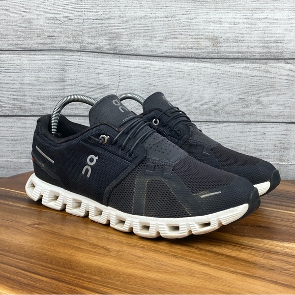 ON Running Cloud 5 Black White Lifestyle Shoe Men’s Sneaker Size 8 - Picture 3 of 12